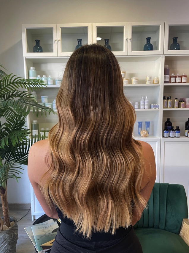 En Gabaldón Peluqueros son especialistas en realizar mechas melting en cabellos morenos.