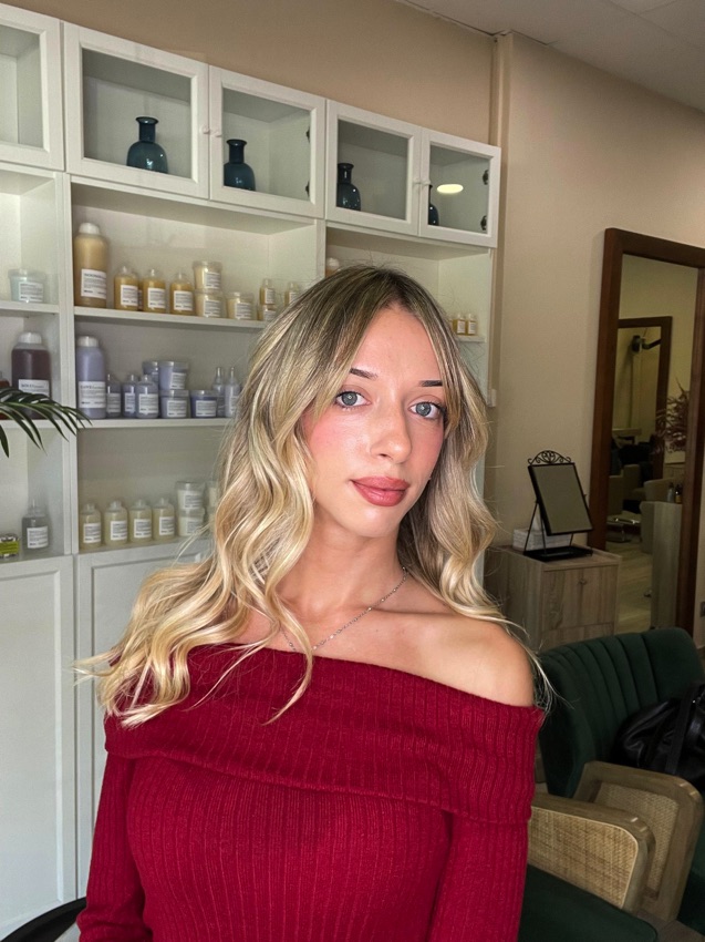 Resultado de total Blond realizado en la peluquería de Gabaldón peluqueros.